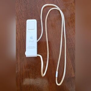 Apple iPod Shuffle 1st Generation 1st Wearable White MP3 Player w Lanyard